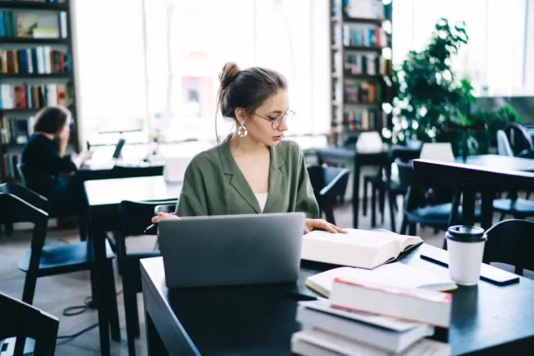 Dissertation vs Thesis: Difference Between a Thesis and a Dissertation